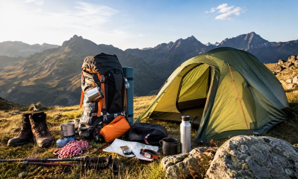 Matériel trekking et équipement bivouac : guide pour réussir vos aventures