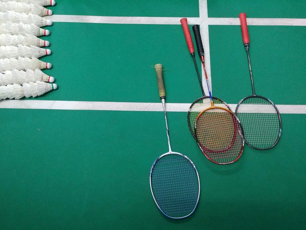 Découvrez comment installer votre terrain de badminton idéal